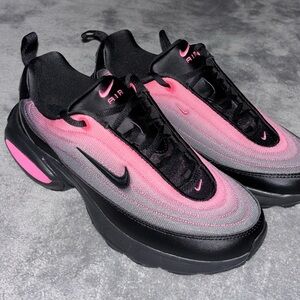 NEW Nike Women's Black, Pink, and Purple Sneakers